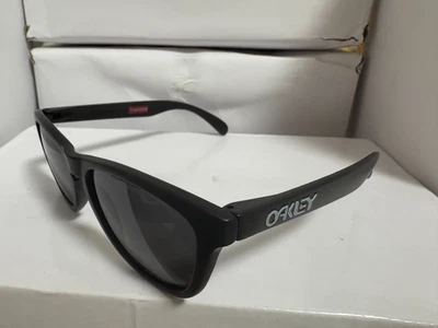 Oakley Frogskins Like Sunglasses, Black Gray Polarized Unisex Sunglasses - Image 1 of 4