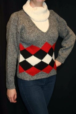 S De Colección Años 70 Gris Argyle SUÉTER CHECKMATE Rojo Negro Tejido Crema Capucha Cuello Top Foto 1 de 4