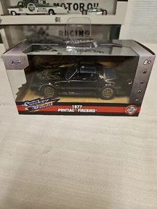 Jada Hollywood Rides: smokey and the bandit 1/32 Scale - Picture 1 of 3