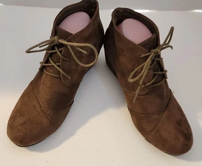 Charles Albert Tan Ankle Bootie Tie Up Low Heel Short Boots Size 9 - Image 1 of 4