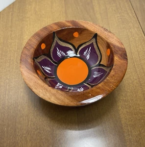 Tazón de madera pintado a mano plato de baratija floral mexicano arte popular púrpura naranja - Imagen 1 de 10