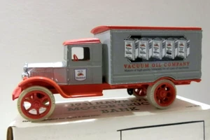 1990 Ertl Die-Cast 1/34 1931 Hawkeye Motor Box Truck Mobil Oil - Picture 1 of 7