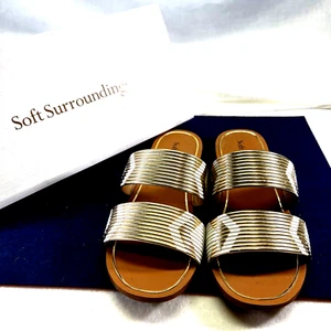 Sandalias planas sin cordones Soft Surroundings para mujer talla 8M doradas metálicas cómodas - Imagen 1 de 10