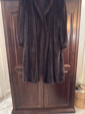 Women’s Brown Ranch Mink Fur Coat W/Hat  5X Excellent Used Condition Approx. 48” - Image 1 of 4