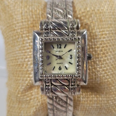 Reloj Geneva Estilo Vintage Plata Puño, Movimiento Cuarzo, Correa Texturizada Foto 1 de 4