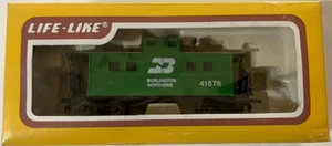 LIFE-LIKE HO #8530 - Caboose - Burlington Northern - Picture 1 of 2