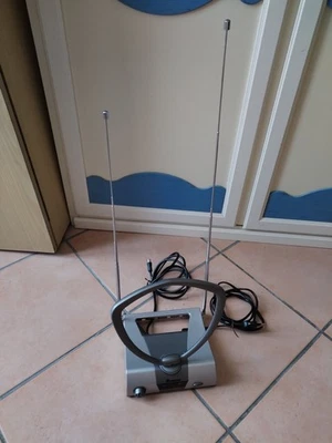 Antenna TV Meliconi AT-40 amplificata  - Immagine 1 di 4