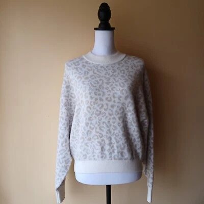 Sudadera con estampado de leopardo Abercrombie & Fitch talla M color suave apagado Foto 1 de 4