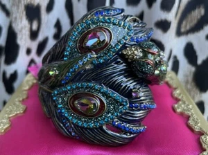 Brazalete Brazalete Betsey Johnson Todo Envuelto Pavo Real Pájaro Critter Bisagras RARO - Imagen 1 de 7