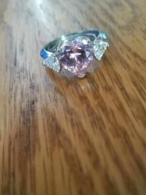 Кольцо в форме сердца AVON регулируемый размер розовое крылатое - Изображение 1 из 4