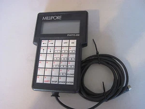 100% GARANZIA Millipore W2501KP01 foto 250 pendente manuale regolatore didattico - Foto 1 di 4