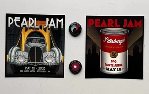 PEARL JAM 2 OFFIZIELLE SHOW AUFKLEBER & PINS SET - PITTSBURGH PA - 16. & 18. MAI 2025 - Bild 1 von 1