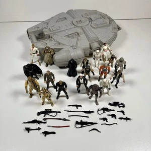 Vintage Star Wars Millenium Falcon Action Figure Carry Case with 19 Figures - Picture 1 of 9