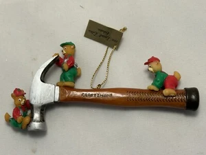 Adorno de Colección Mr. Christmas Sears Craftsman Miniatura Hammer con Osos Ayudantes 1996 - Imagen 1 de 5