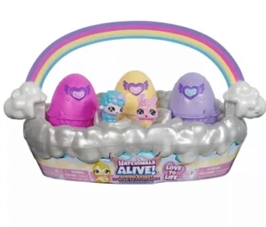 Hatchimals Spring Basket Mini Figures - Picture 1 of 2