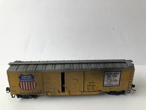Union Pacific 50' Box Car Double Door UP 300620 HO - Picture 1 of 5