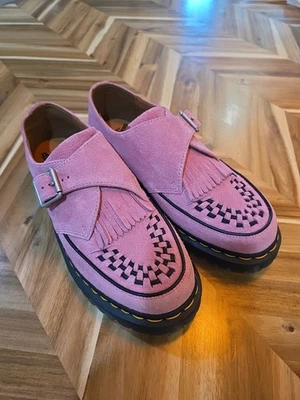 Mocasines Dr. Martens Ramsey Monk Kiltie Rosa Gamuza Creepers M10/W11 NUEVO Foto 1 de 4