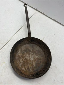 Antike handgeschmiedete Gusseisen 9" Pfanne - Bild 1 von 7