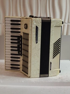 Piano accordion akkordeon WELTMEISTER Stella 48 bass - Image 1 of 4