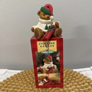 Soporte para medias de oso de peluche Cuentos de oso de Navidad con sombrero de Santa y regalo - Imagen 1 de 8