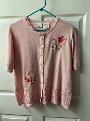 Suéter Kathi Lee Mujer Plus 20W Rosa Bordado Manga Corta Floral De Colección Foto 1 de 4