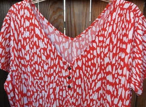 NWOT ๐ฅ๐ SUSAN GRAVER ๐๐ฅ Short Sleeve V-Neck Top Stretch 1X - Picture 1 of 2