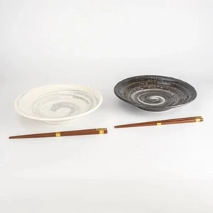 COFFRET DE 2 ASSIETTES JAPONNAISES UZUMAKI AVEC BAGUETTES NEUF - Picture 1 of 1