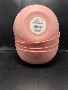 Set of 4 | MAINSTAYS 38oz Checkered Plastic Cereal Salad Bowls, Round • Pink - Picture 1 of 3