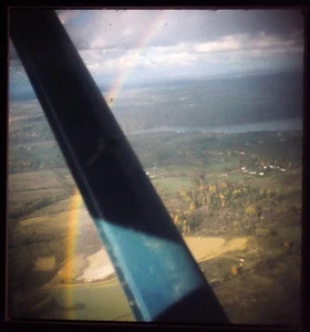 REGENBOGEN aus einem Kleinflugzeug - 1954 Stereo Realist 3D Dia #1787 - Bild 1 von 3
