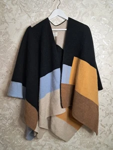 Sciarpa Sandro Aurela indossata da Olivia Pope (Kerry Washington) in Scandal - Foto 1 di 12