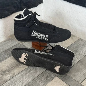 Stivali da boxe Lonsdale UK 12 neri a rete stringati palestra anello caviglia wrestling - Foto 1 di 19