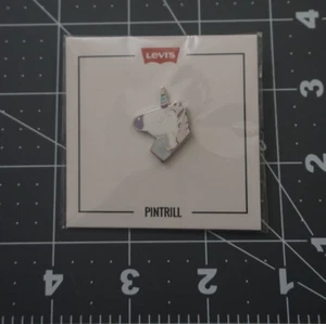 Levi's Pintrill Enamel Pin Unicorn Brand New - Picture 1 of 2