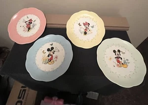 RAR Vintage Rarität 2017 Lenox Mickey und Minnie auf der Wiese 8" Teller Set. - Bild 1 von 9