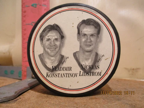 DETROIT RED WINGS HOCKEY / BURGER KING HOCKEY PUCK FROM 1995/1996 SEASON Cover