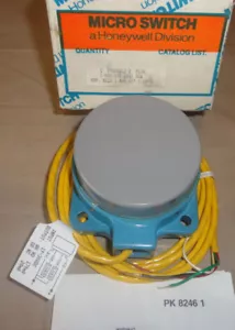 HONEYWELL FYDD32L2-2 PROXIMITY SWITCH MIRCOSWITCH FYDD32L22 NEW - Picture 1 of 4