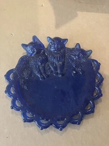 VTG Westmoreland Cobalt Blue Glass Open Lace Edge Three Kitten Cat Plate Dish - Picture 1 of 3
