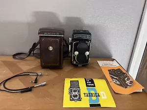 YASHICA D TWIN LENS REFLEX CAMERA YASHINON F/3.5 80MM W/ Manuals Leather Case - Picture 1 of 17