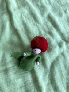 Apfel Püppchen Blumenkind, Jahreszeitentisch,Handarbeit,Waldorf - Bild 1 von 3