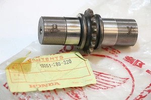 Honda 250 CB250 B4/K0/K2/K3/K4 CL250 K0/K2/K3 CL350 K3 Center Crankshaft Nos - Picture 1 of 3