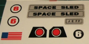 Major Matt Mason Space Sled Jeff-06 individuelle Reproduktion Vinyl-Aufkleber abziehen/kleben - Bild 1 von 1