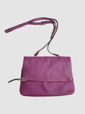 Bolsa de ombro feminina de couro sintético roxo French Connection US$ 88 - Imagem 1 de 4