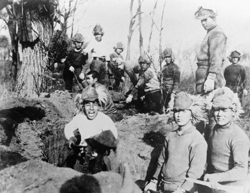 Japanese soldiers dig trenches Chinese city they have just invaded ...