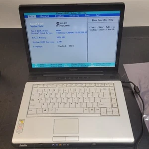 Toshiba Satellite A215-S7422 15.3" AMD Turion 64 X2 1 GB RAM - Picture 1 of 5
