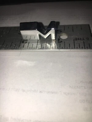 BLING! +++ un original NOS 1962?  Mercury Monterey? ¿Meteoro? Capucha letra M Foto 1 de 2