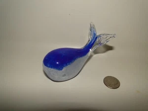 Glass Whale Figurine Paperweight, Blue & White, Approx 4" Long - Imagen 1 de 6