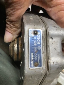 Mercedes Benz  W126 W107 450SL 450SLC 450SEL 450SE FUEL DISTRIBUTOR 0438100068 - Picture 1 of 3