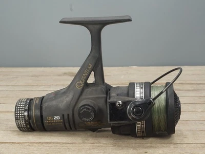 Carrete giratorio Quantum QG20 - Sistema de arrastre Magnum - Hecho en Japón de colección - Limpio Foto 1 de 4