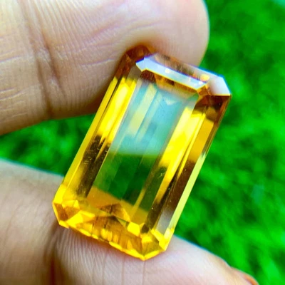 MESMERIZE 20.53 CT GOLDEN YELLOW CITRINE OCTAGON LAB CREATED LOOSE GEMSTONE - Image 1 of 3
