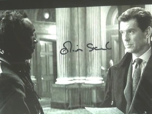 OLIVER SKEETE - JAMES BOND ACTOR - EXCELLENT SIGNED B/W PHOTOGRAPH - Picture 1 of 1