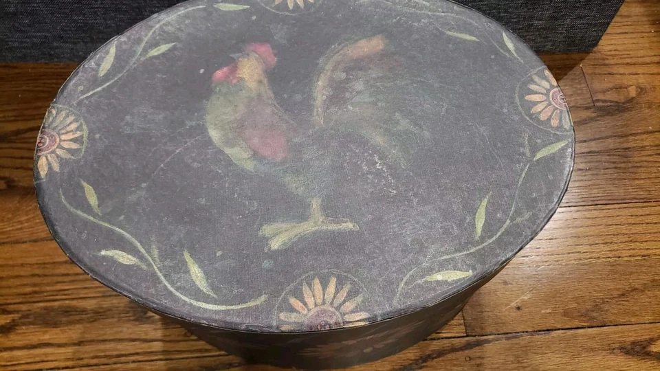 VINTAGE BOB'S BOXES PRIMITIVES. SET OF 4 STACKING BOXES. OVAL "PROUD ROOSTER."  - Image 1 of 4